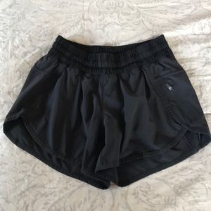 Lululemon Tracker shorts size 6